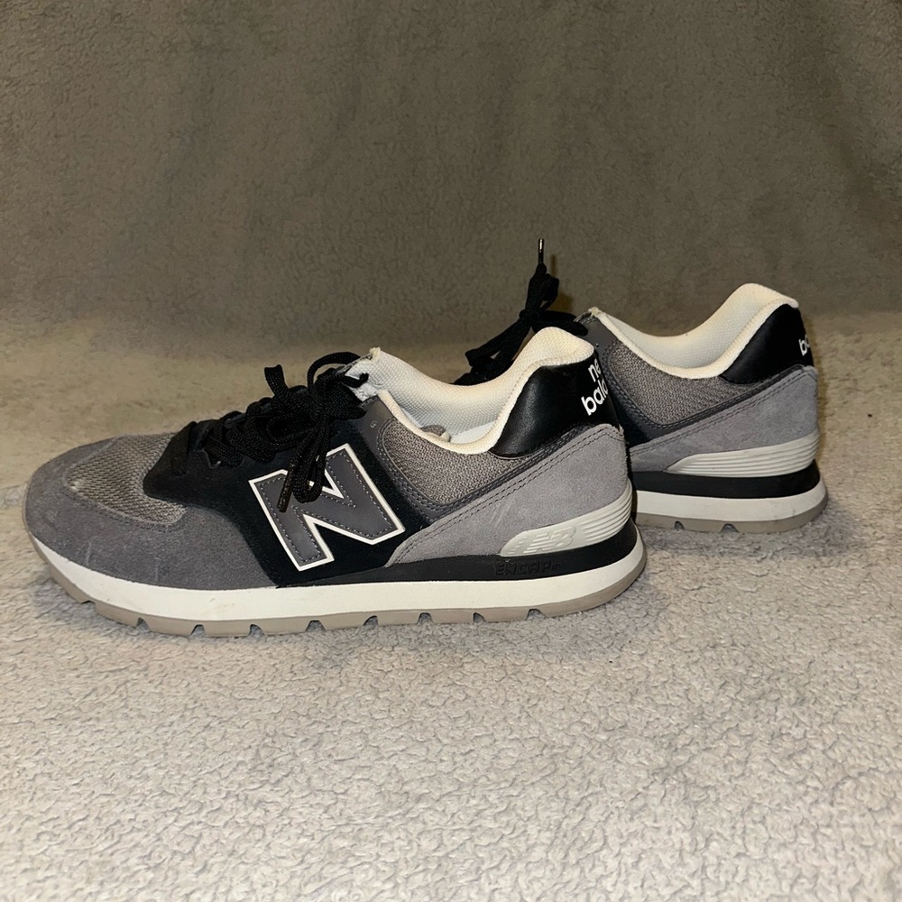 New Balance Men's Black and Gray Sneakers